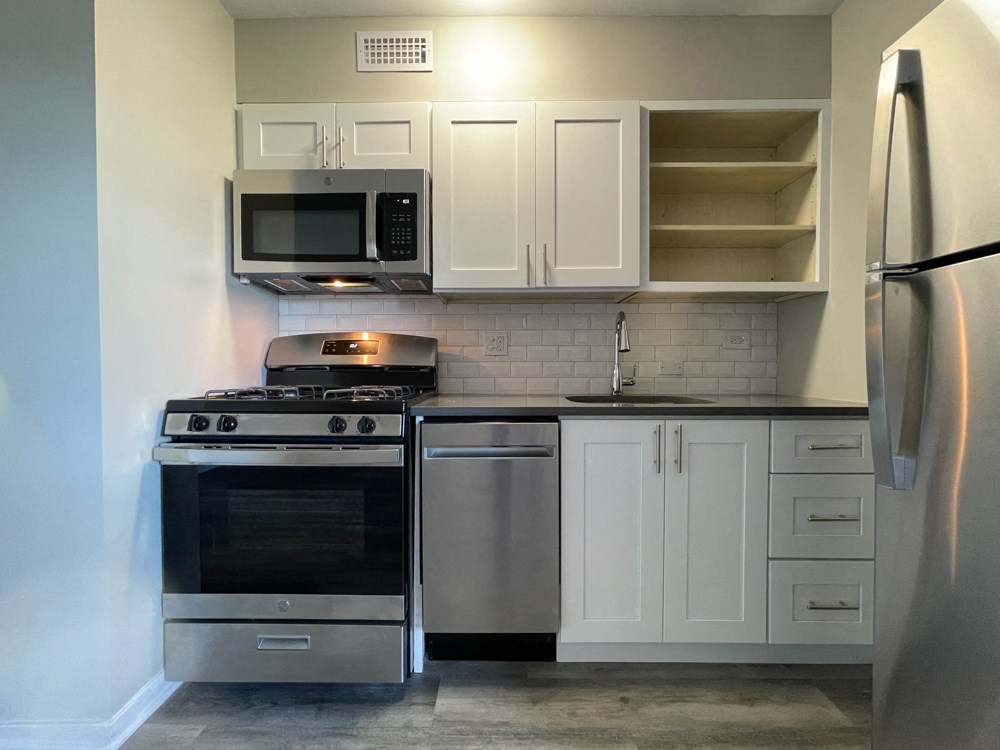 Kitchen with stainless steel appliances - Studio  at 5550 S Dorchester, Illinois, 60637