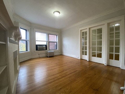 Bright room with lots of windows and crown molding