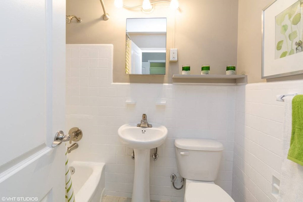 Studio model bathroom at Bridgeyard in Alexandria, VA