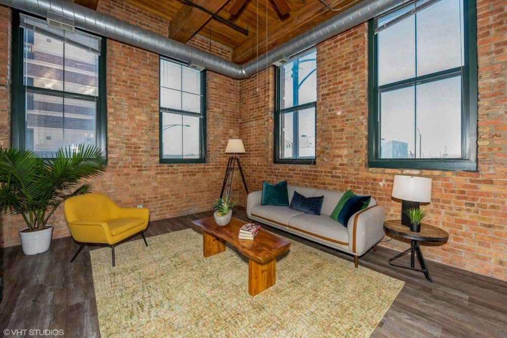 Large Windows with lots of Natural Lightat Carriage House Lofts, Chicago, 60605