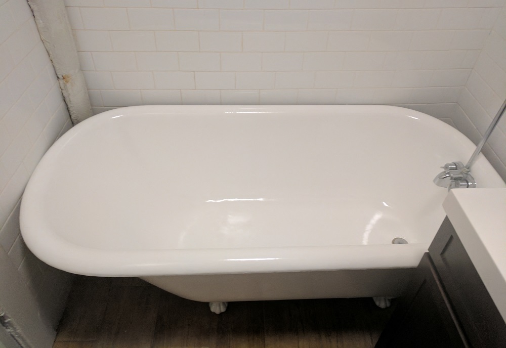 Claw foot tub