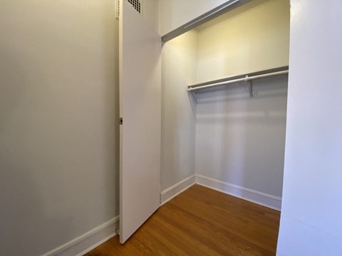 Large closet - Helen Dunbar Studio