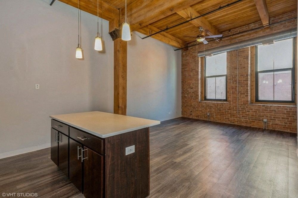 Large windows with amazing views at Carriage House Lofts, Chicago, IL, 60605