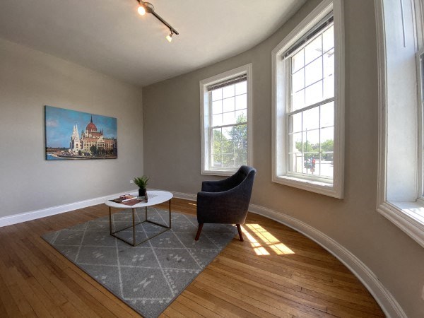 Large Windows with lots of Natural Light