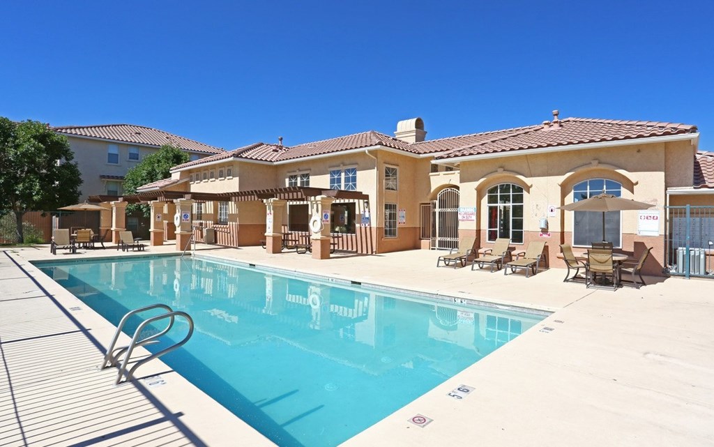 Large swimming pool at Canon de Arrowhead in Albuquerque, New Mexico