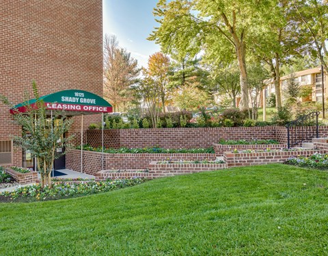 A leasing office is located in a landscaped courtyard.