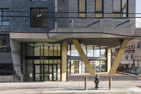 A building with the number 869 on it.