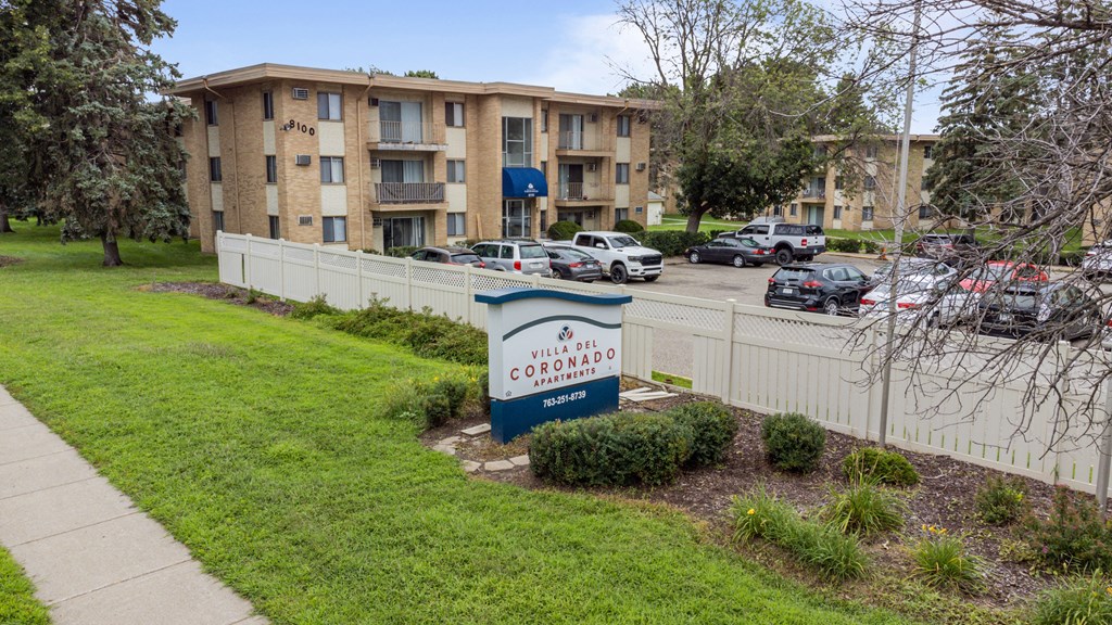 the building where the hotel is located at Villa Del Coronado Apartments, Brooklyn Park, MN