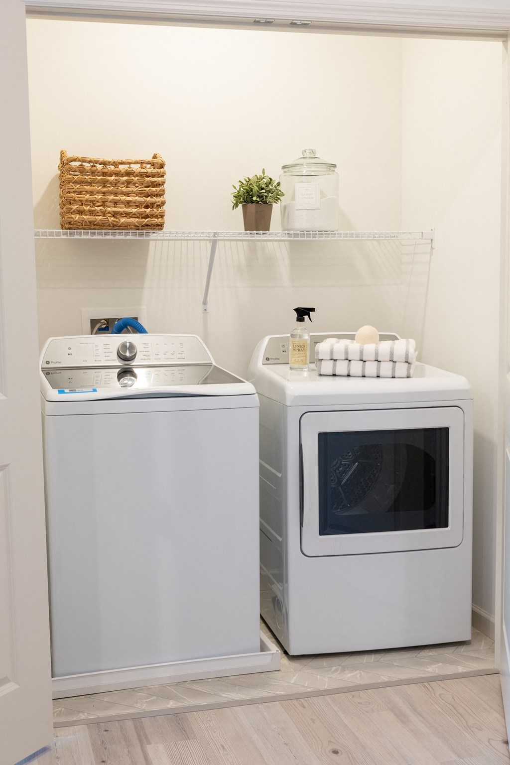 a small laundry room with a washing machine and a dryer