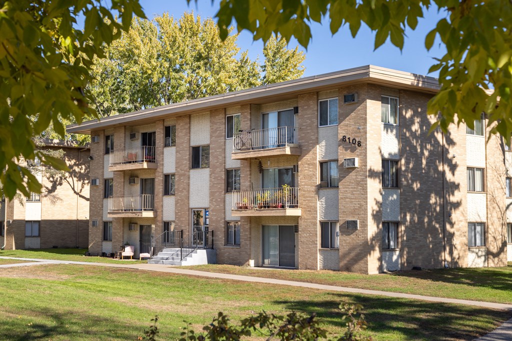 our apartments are located in the heart of the city at Villa Del Coronado Apartments, Brooklyn Park, 55443