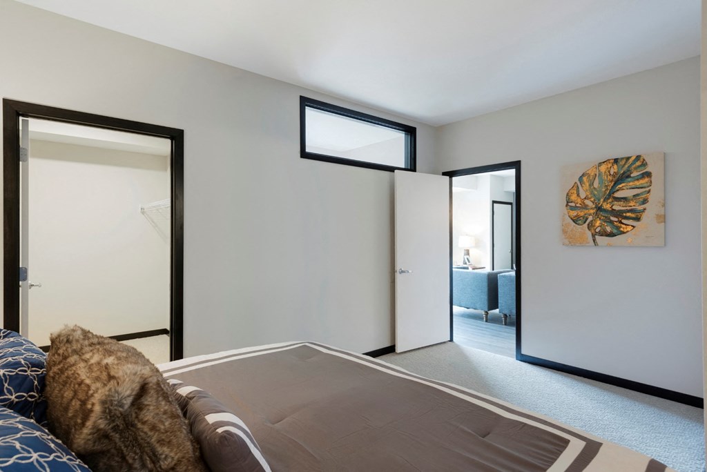 King Size Bedroom at The Shoreham, Minnesota, 55416