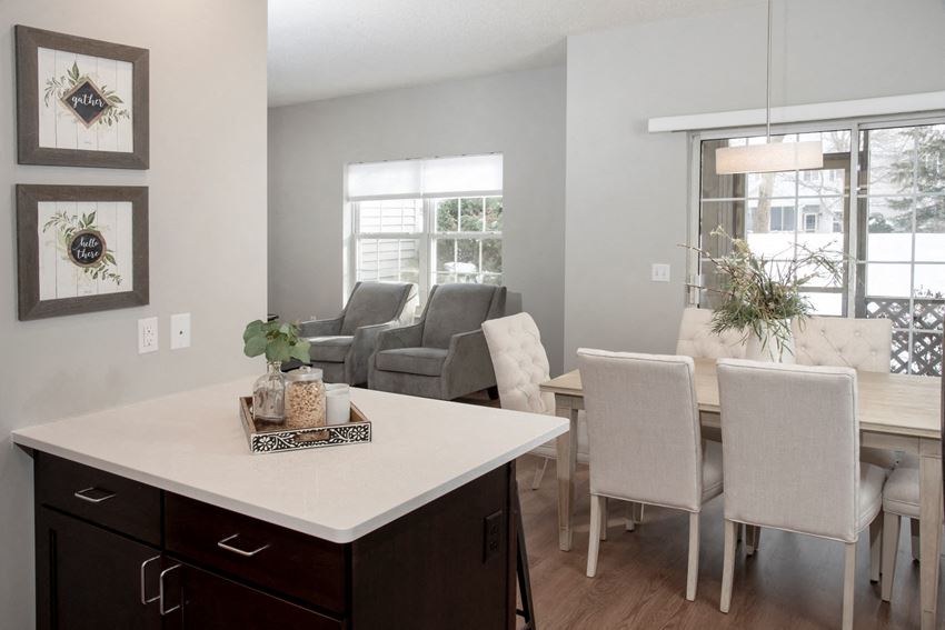 Upgraded 3 bedroom townhome breakfast bar