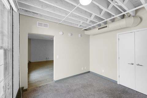 A room with a white ceiling and a grey carpet.