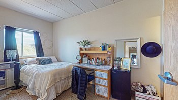 Spacious bedroom - 3 bedroom with private bath - Photo Gallery 5