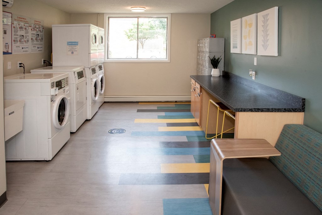 laundry lounge with seating, wi-fi