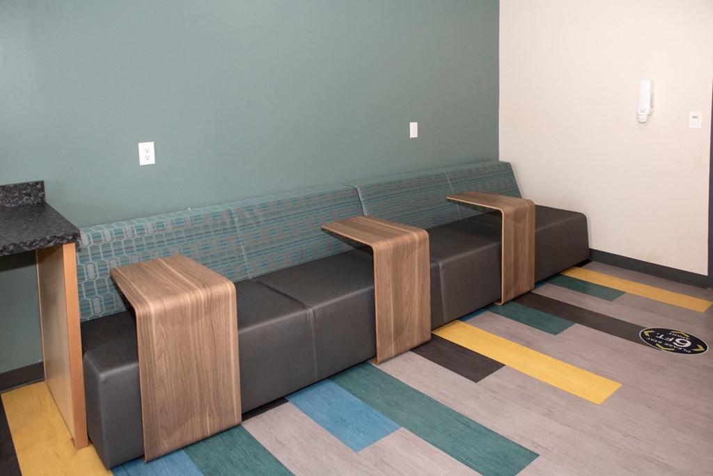 Laundry lounge with wi-fi