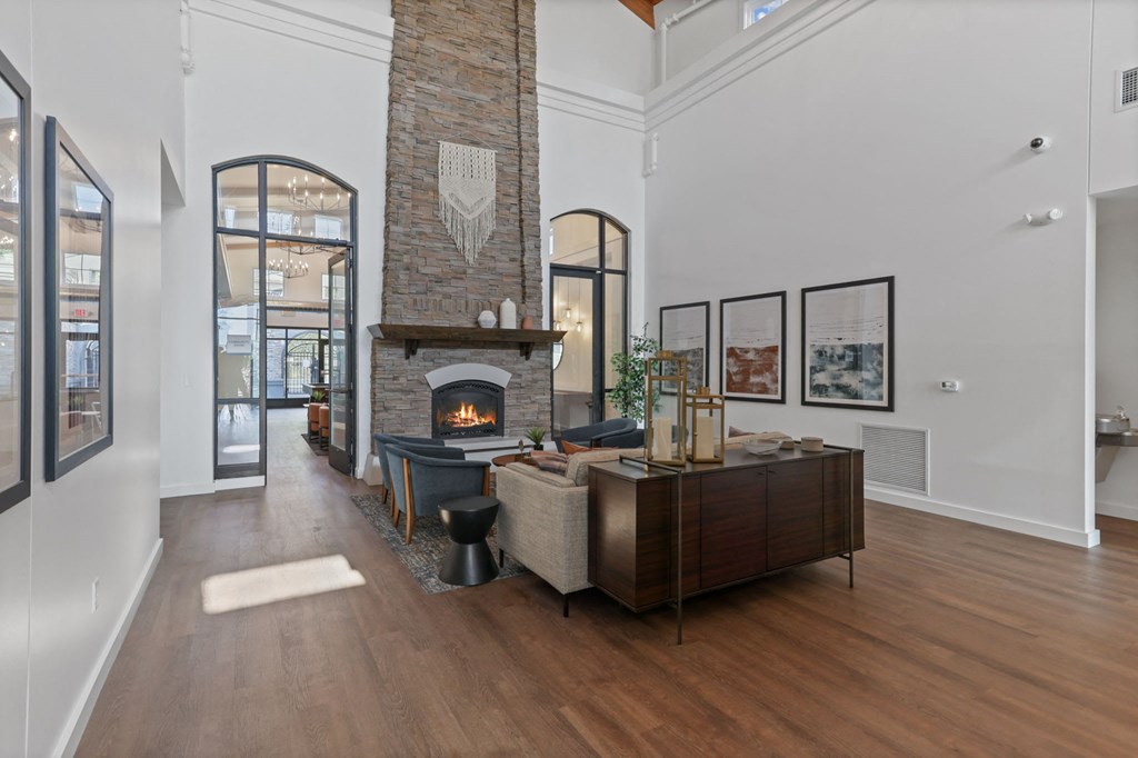 additional photo for property listing at chic digs with room to stretch out in the village 22 car