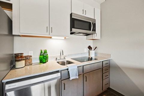 Fully Equipped Kitchen at Aire MSP Apartments, Bloomington