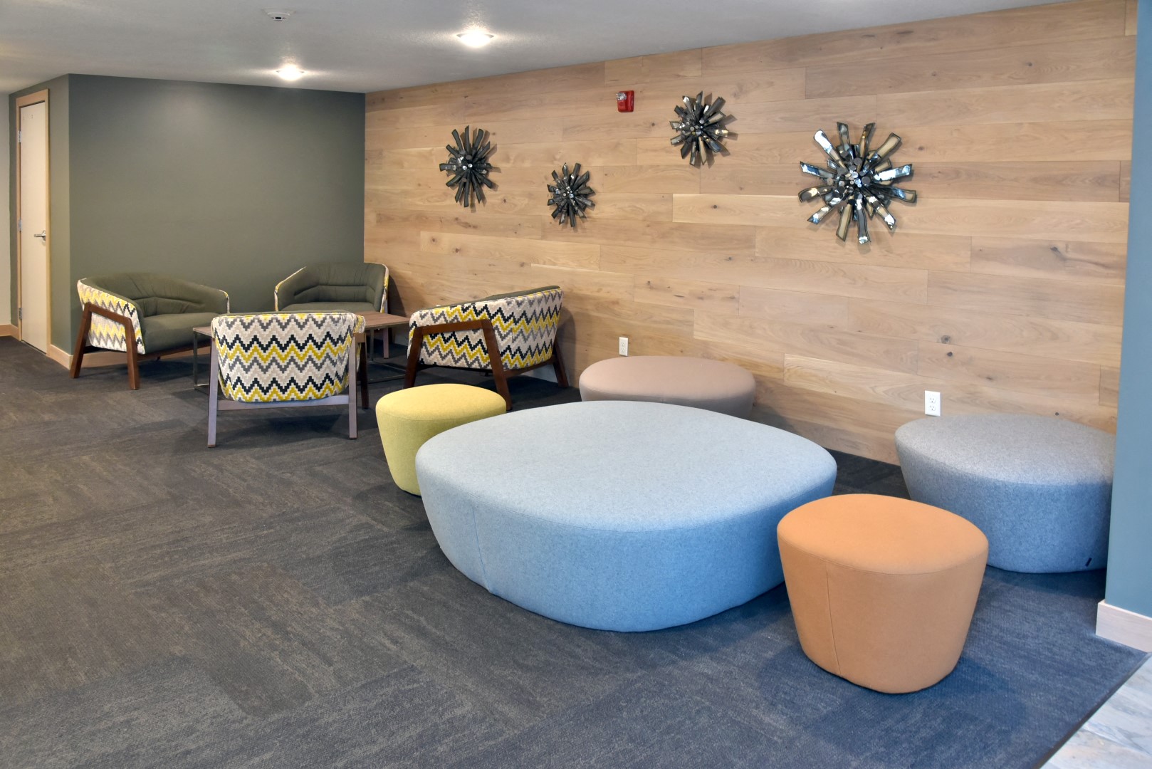 Lounge at Aspenwoods Apartments, Eagan, MN 55123