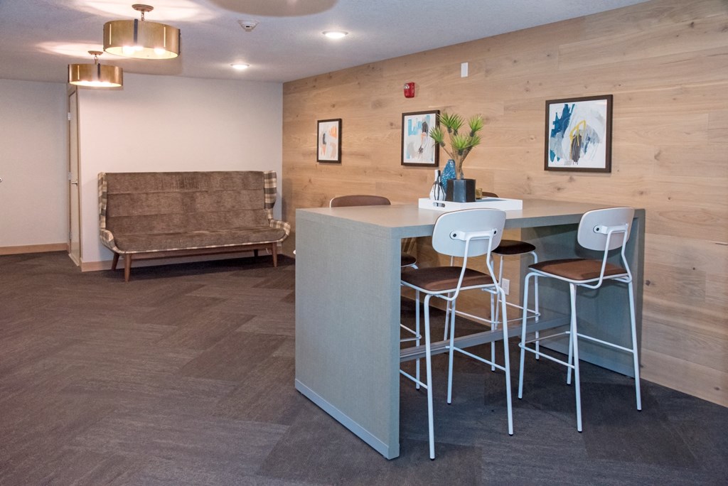 Posh Resident Lounge at Aspenwoods Apartments, Eagan, MN, 55123