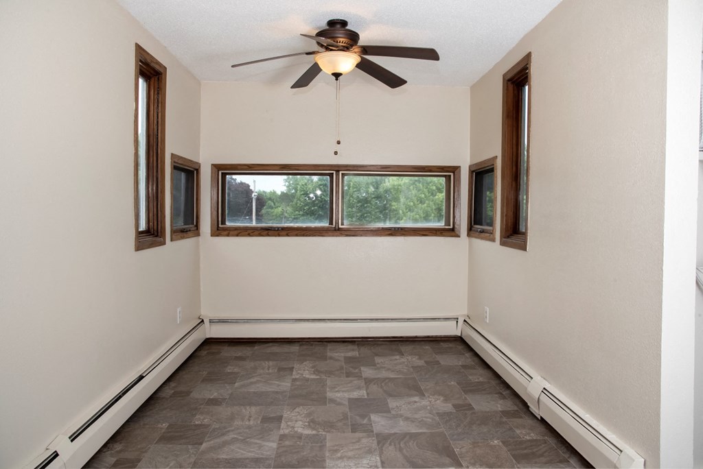 Bass Lake Crossing dining room with natural light