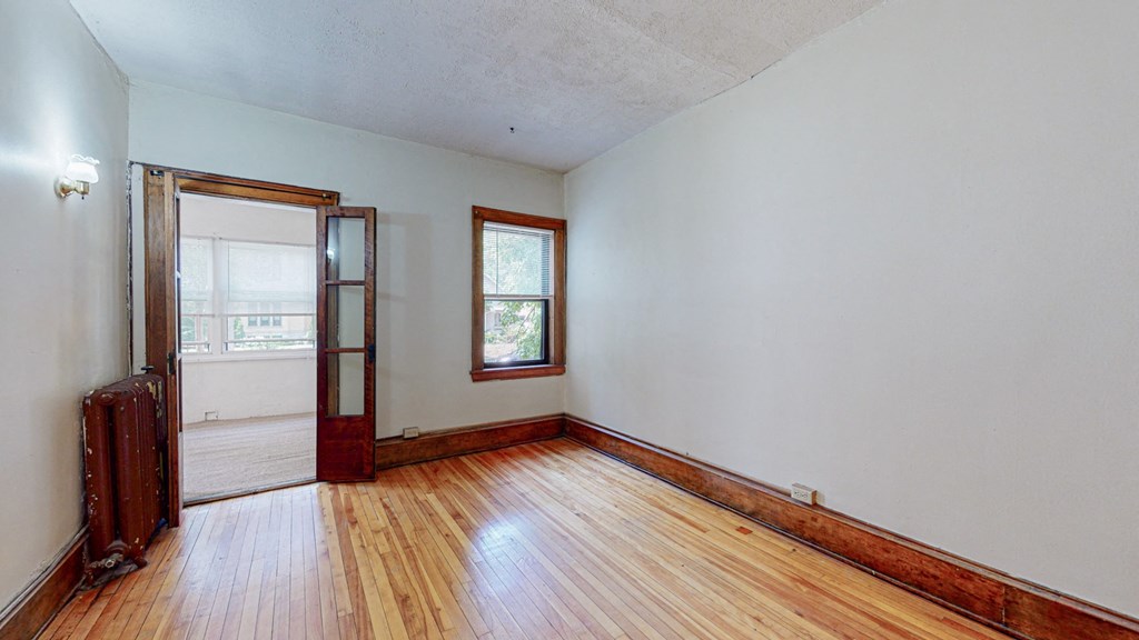 Sibley_3br_bedroom with access to porch