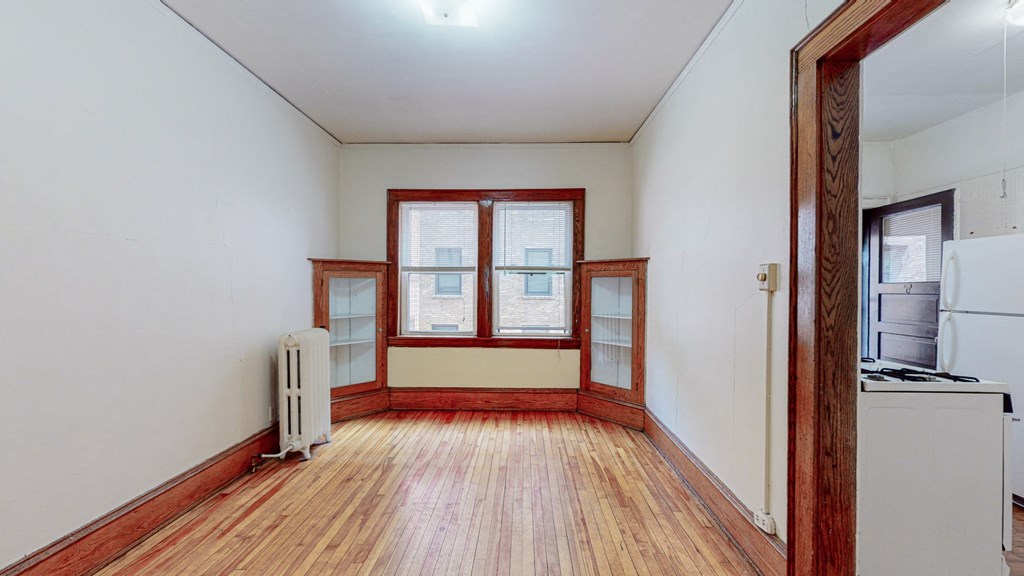 Sibley_3br_dining with built-in shelving