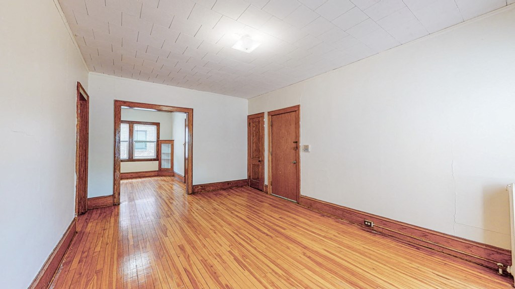 Sibley_3br_lots of space with separate living and dining areas