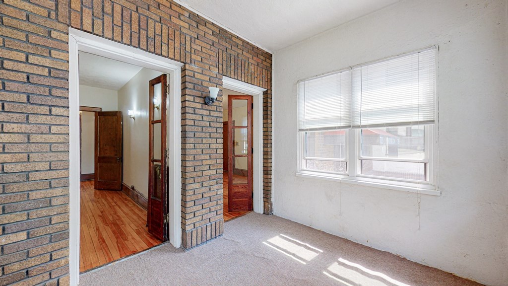 Sibley_3br_porch with exposed brick