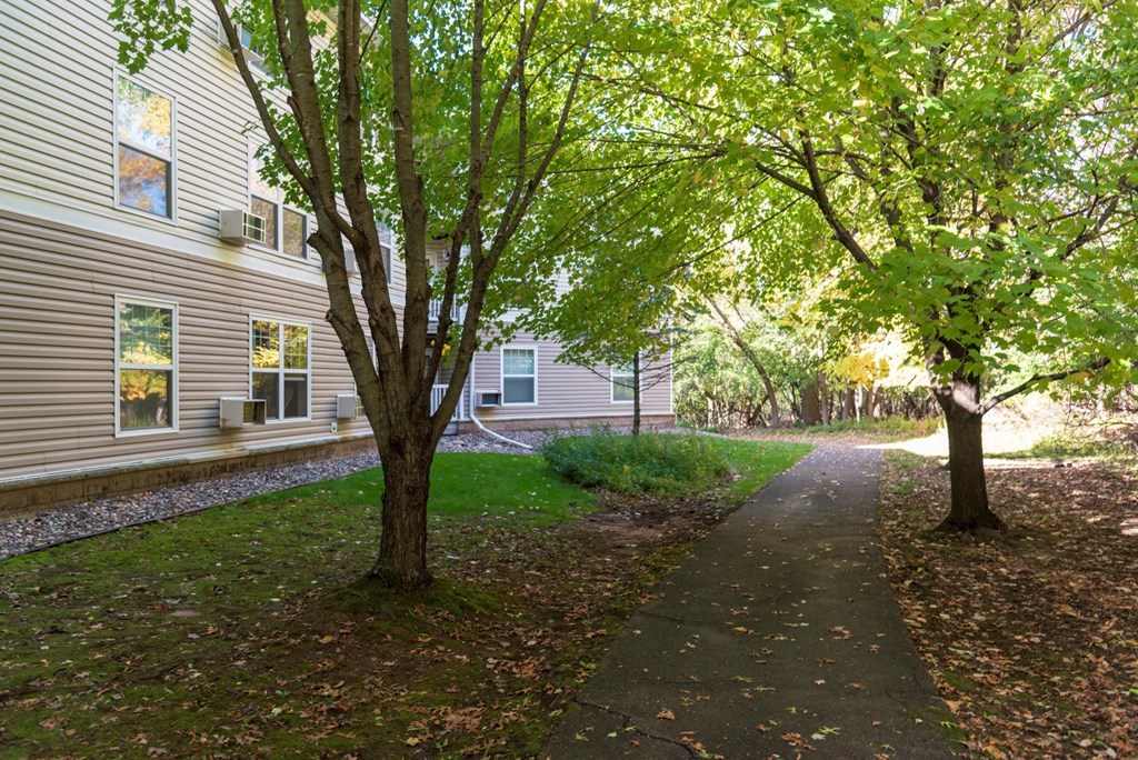 Exterior View at Briarcliff Apartments, a 55+ Community, Mahtomedi
