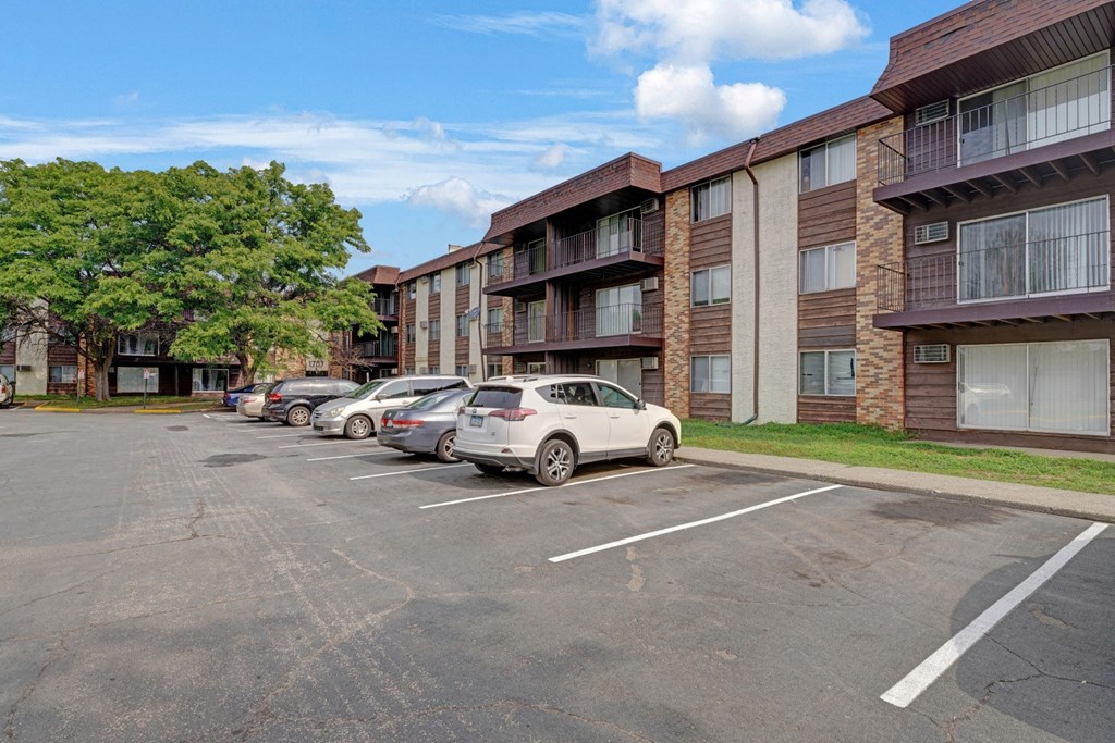a parking lot at the whispering winds apartments in pearland, tx