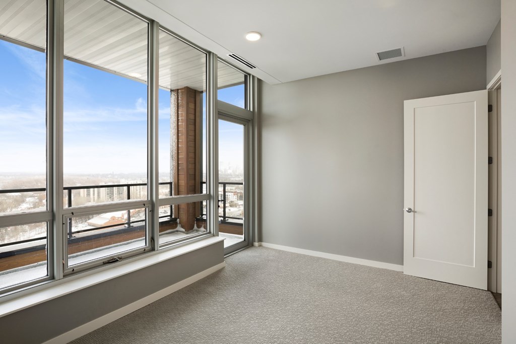 Beautiful Bright Bedroom at Calhoun Towers, Minnesota