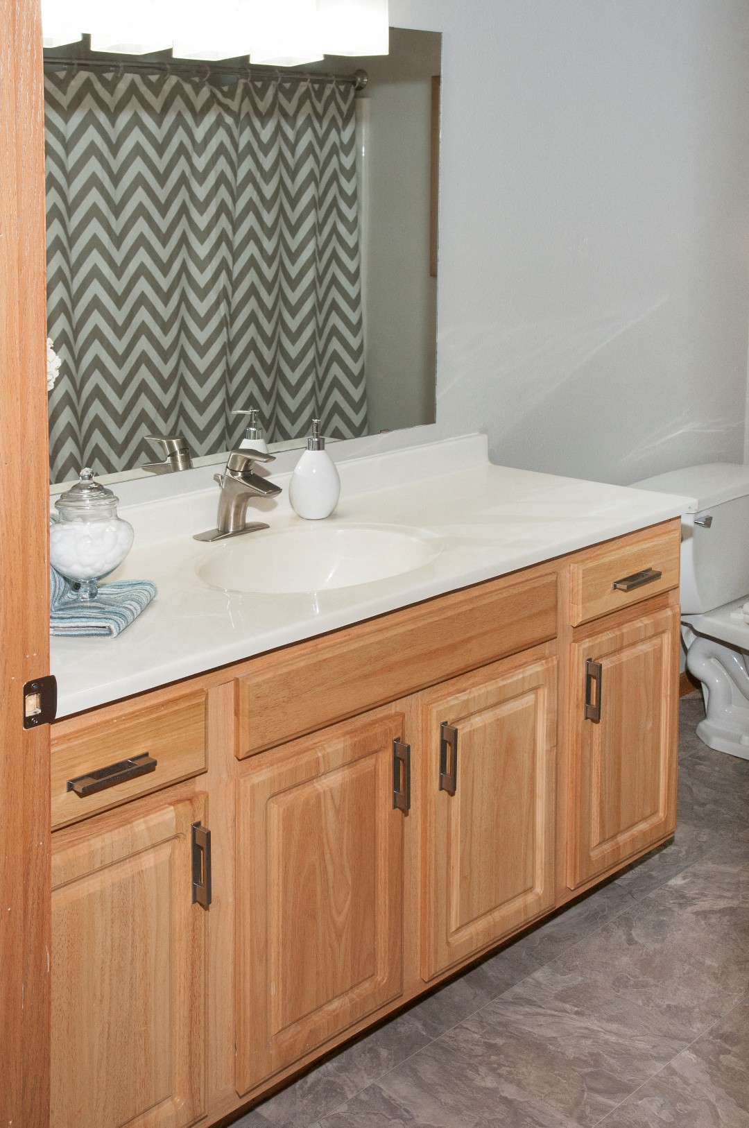 Large baths with plenty of counter space