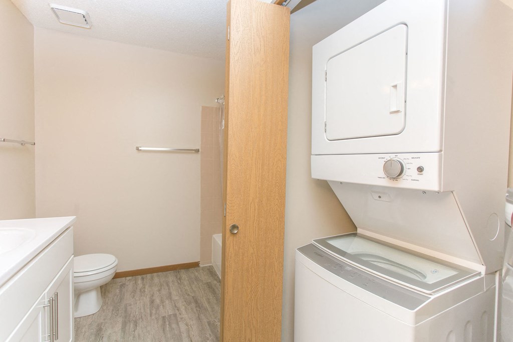 Upgraded bath with in-home washer and dryer at Cinnamon Ridge Apartments, Minnesota