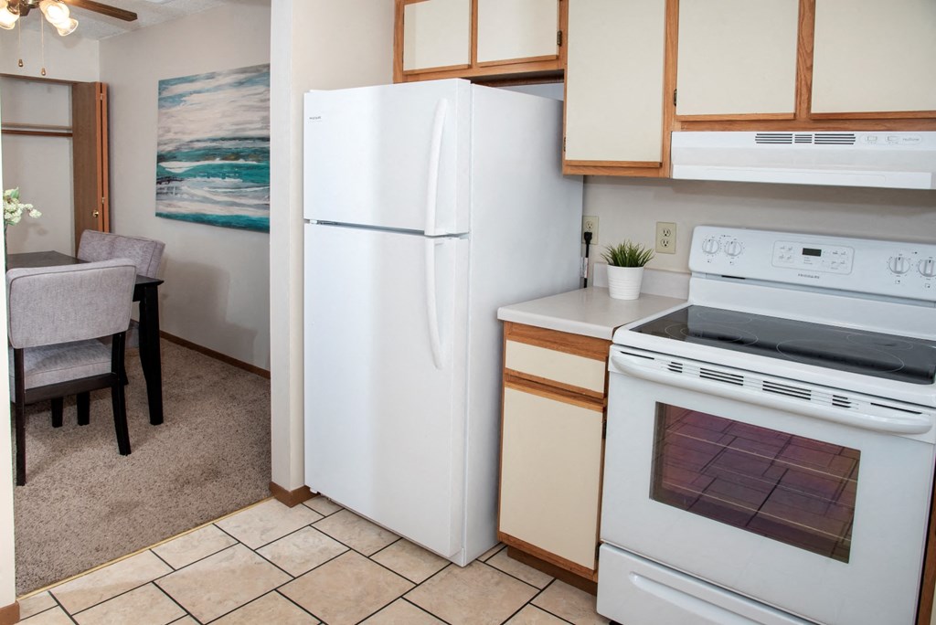 Classic 2 bedroom, 1.5 bath, kitchen with lots of cabinet space at Cinnamon Ridge Apartments, Eagan, MN