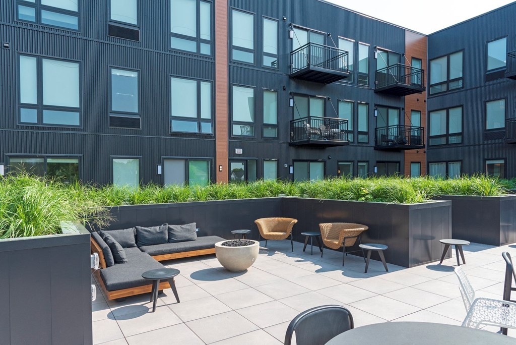 Outdoor Patio at CityLine Apartments, Minneapolis