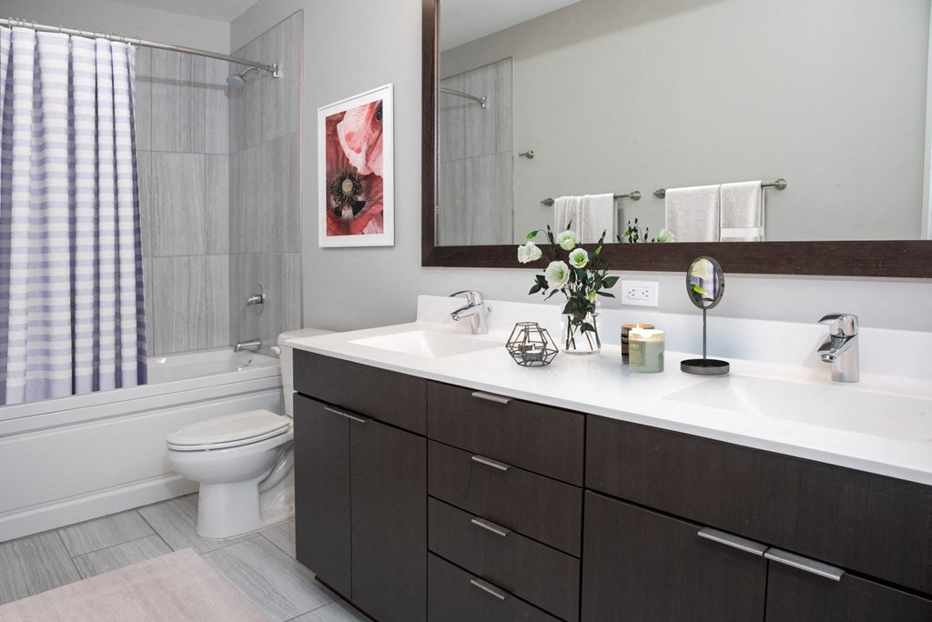 Modern bathroom at Custom House penthouse, St Paul