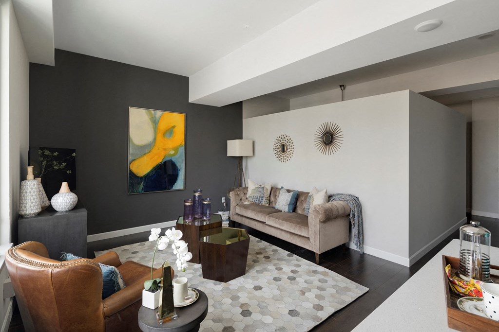 Two-Tone Paint Scheme at Custom House, St. Paul