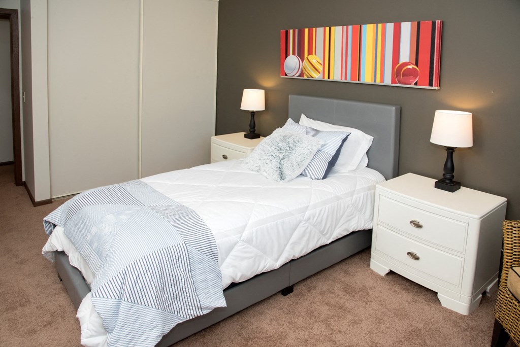 EdenvaleApartments_EdenPrairie_MN_modelbr