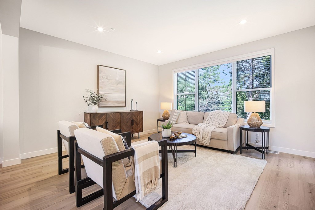 Foxtail Hollow Townhomes is a similar property to Berkshire Central Apartments located in Blaine
