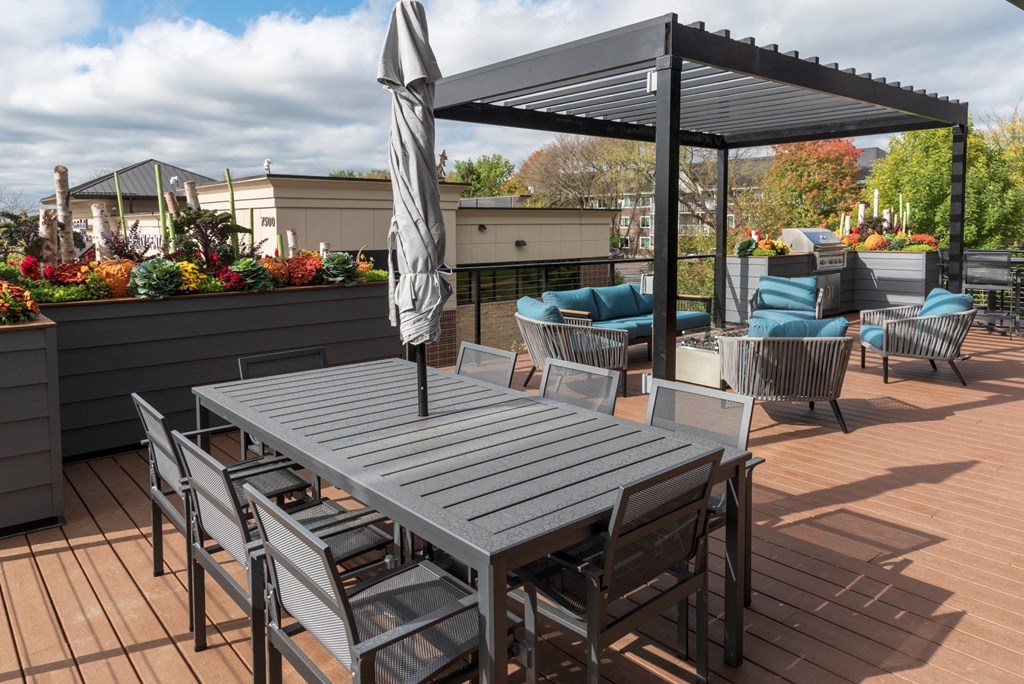 Patio Picnic Area at Grove80 Apartments, Cottage Grove, MN 55016