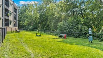 Pet Park at Hillsborough Apartments, Roseville, MN, 55113