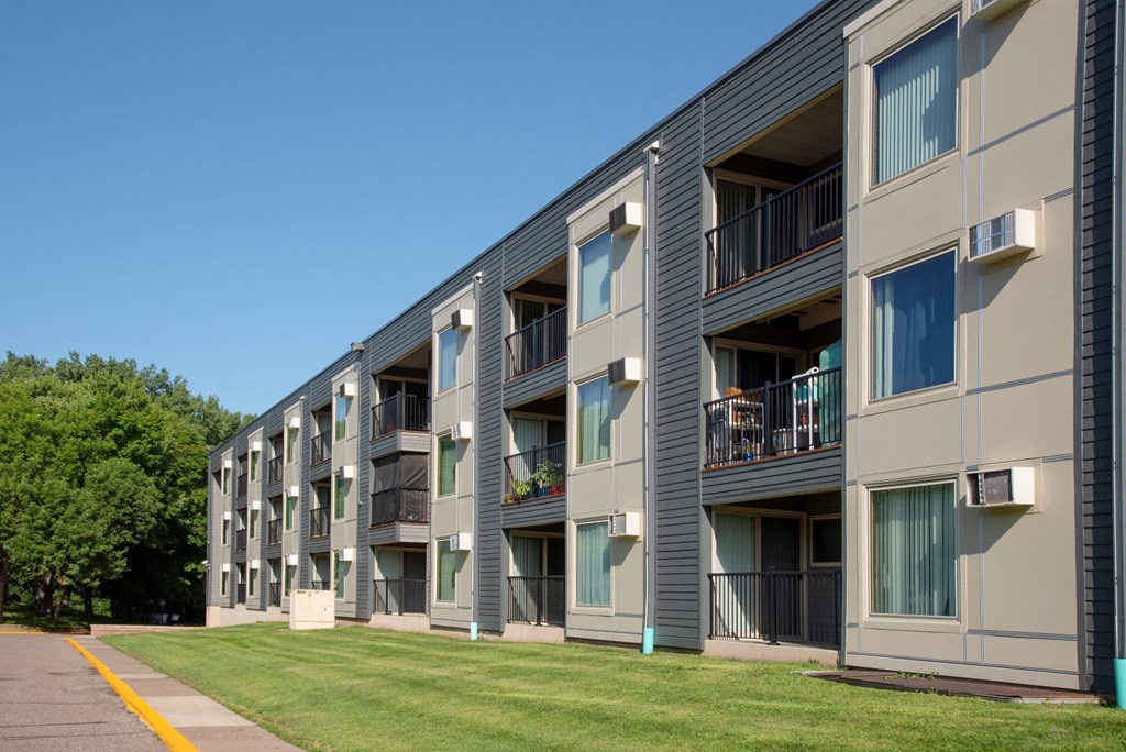 Elegant Exterior View at Hillsborough Apartments, Roseville, MN