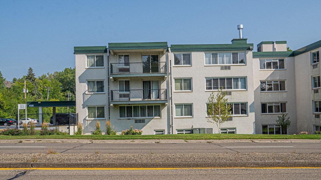 an image of an apartment building on the side of the street