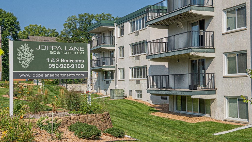 an image of an apartment building with a sign for joplin lane