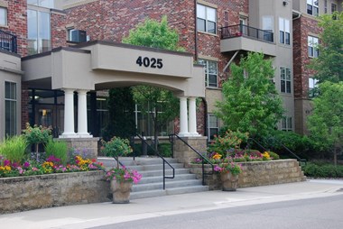 4025 West 65Th Street 1-2 Beds Apartment for Rent - Photo Gallery 1