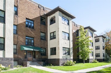 Breton Apartments in Minneapolis, MN Exterior 4