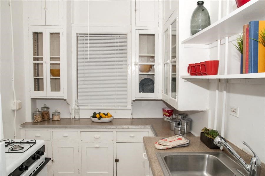 Breton Apartments in Minneapolis, MN Kitchen