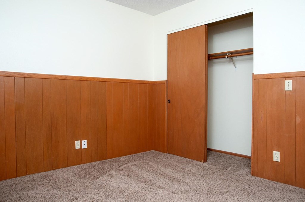 bedroom with spacious closet