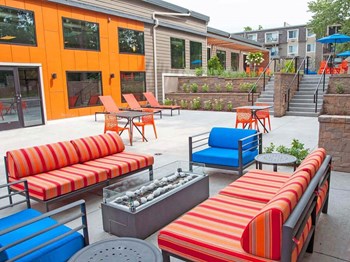 Grill Grill at Terra Pointe Apartments, Saint Paul, MN - Photo Gallery 6